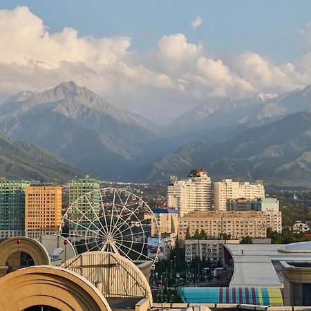 Five Business-Class Rooms In R-House Near Mega Center Almaty Eksteriør bilde