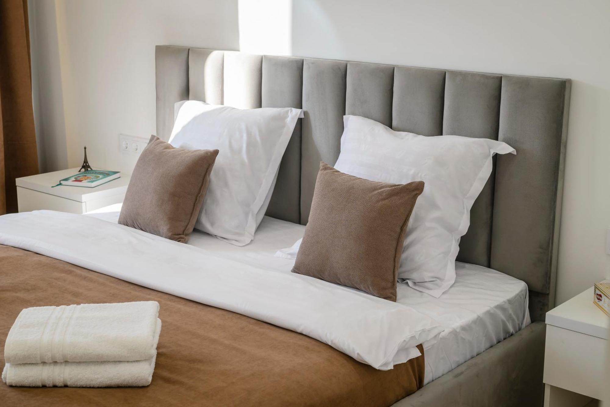 Five Business-Class Rooms In R-House Near Mega Center Almaty Eksteriør bilde