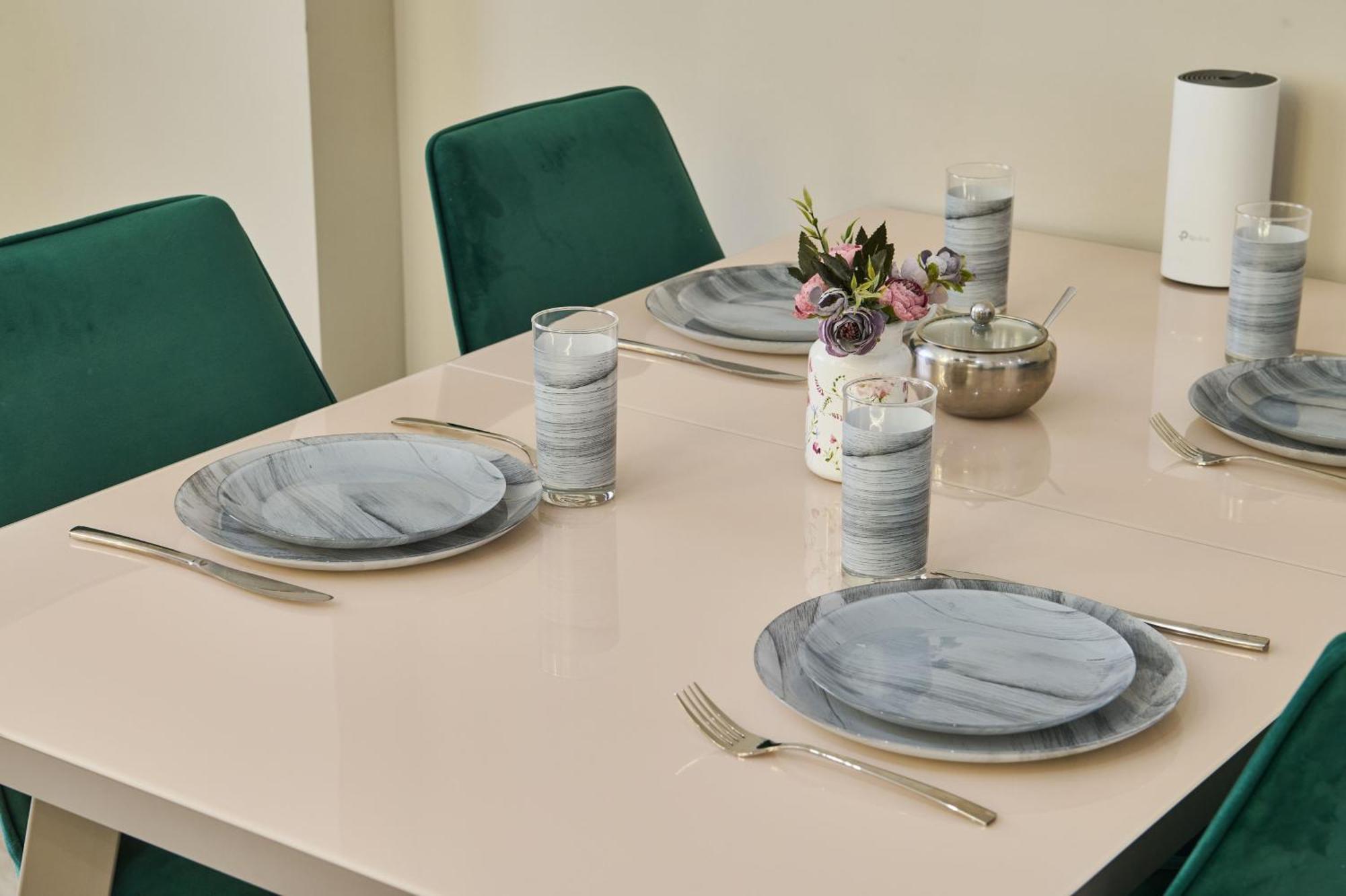 Five Business-Class Rooms In R-House Near Mega Center Almaty Eksteriør bilde