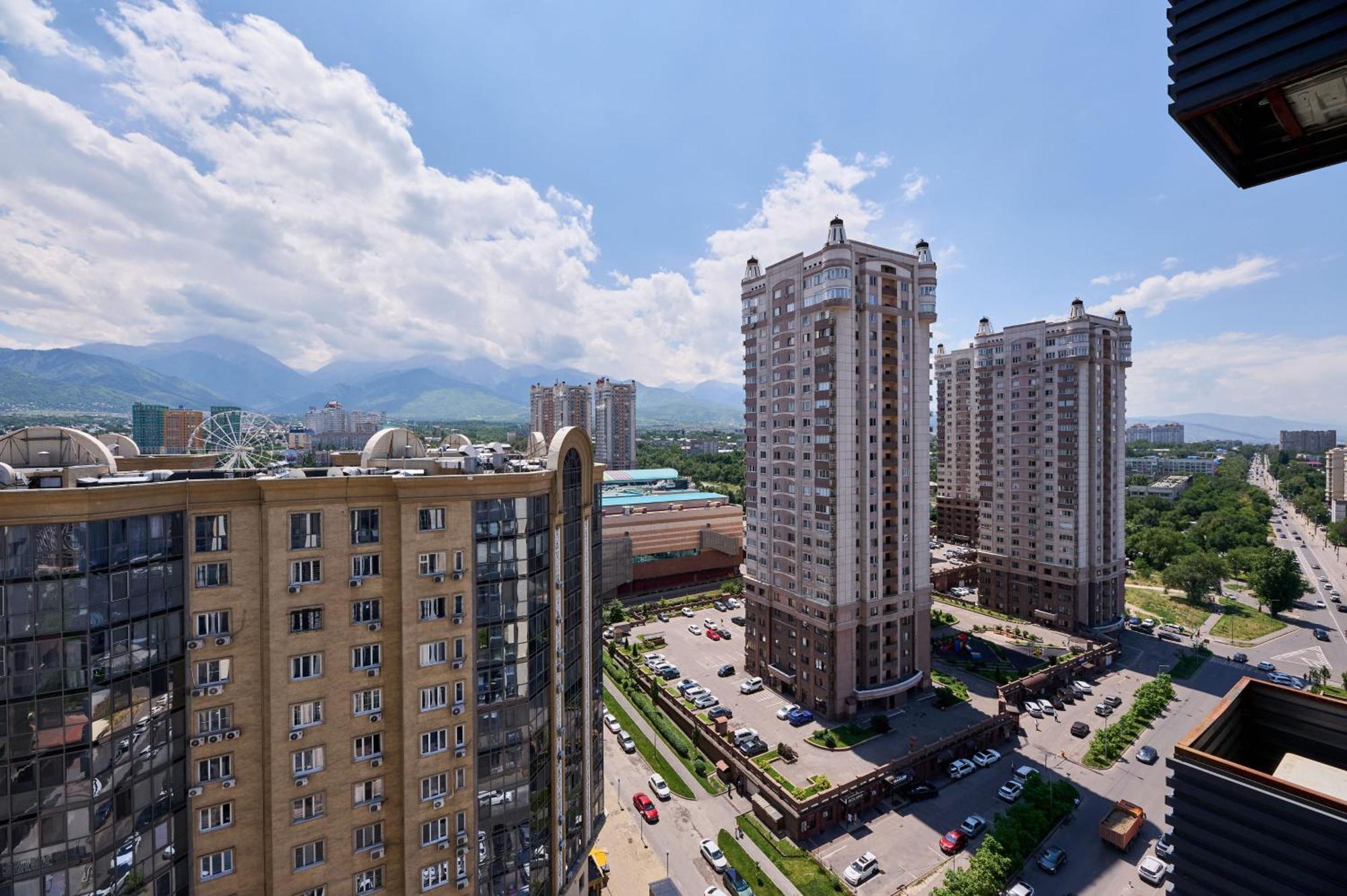 Five Business-Class Rooms In R-House Near Mega Center Almaty Eksteriør bilde