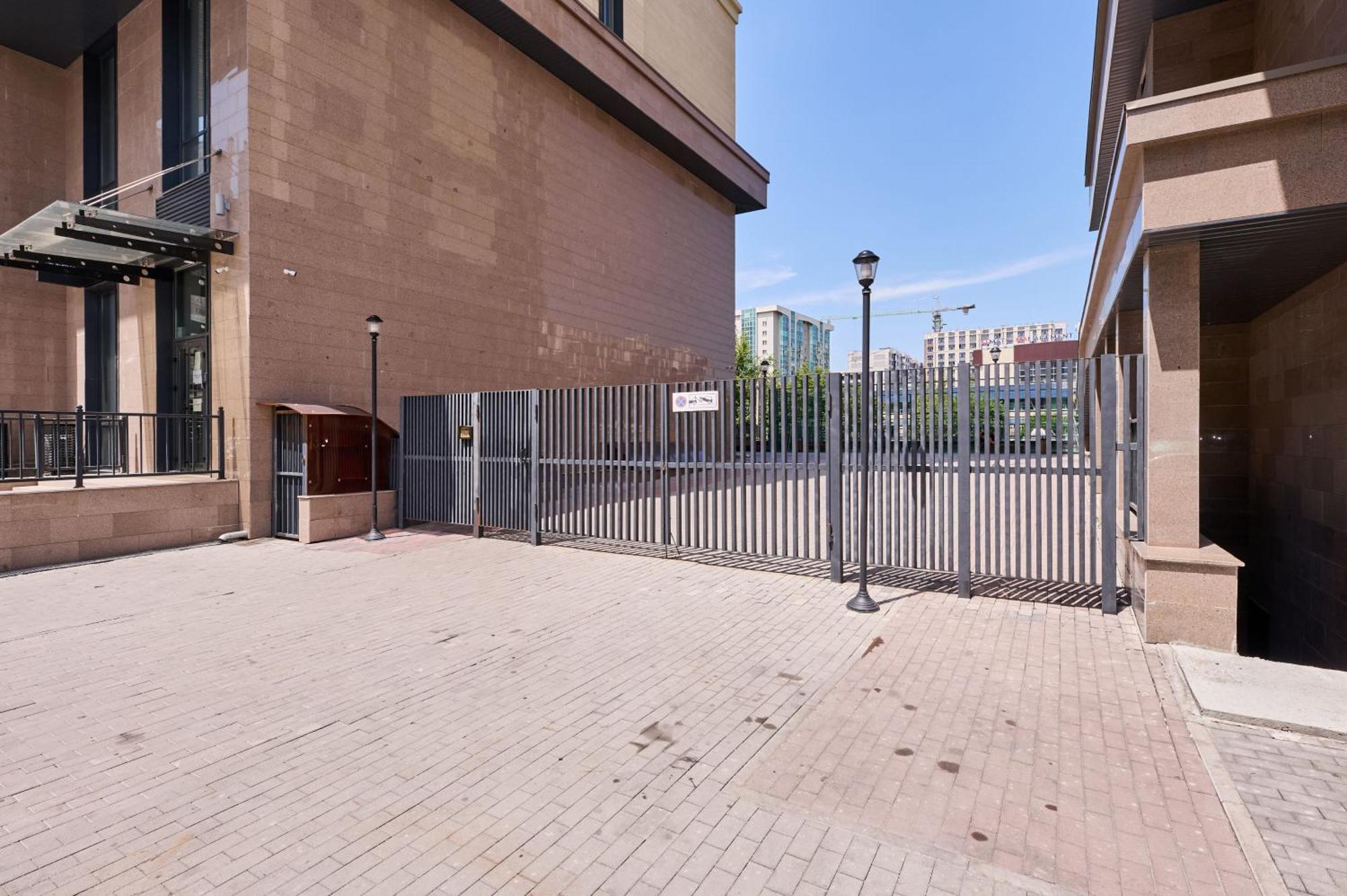 Five Business-Class Rooms In R-House Near Mega Center Almaty Eksteriør bilde