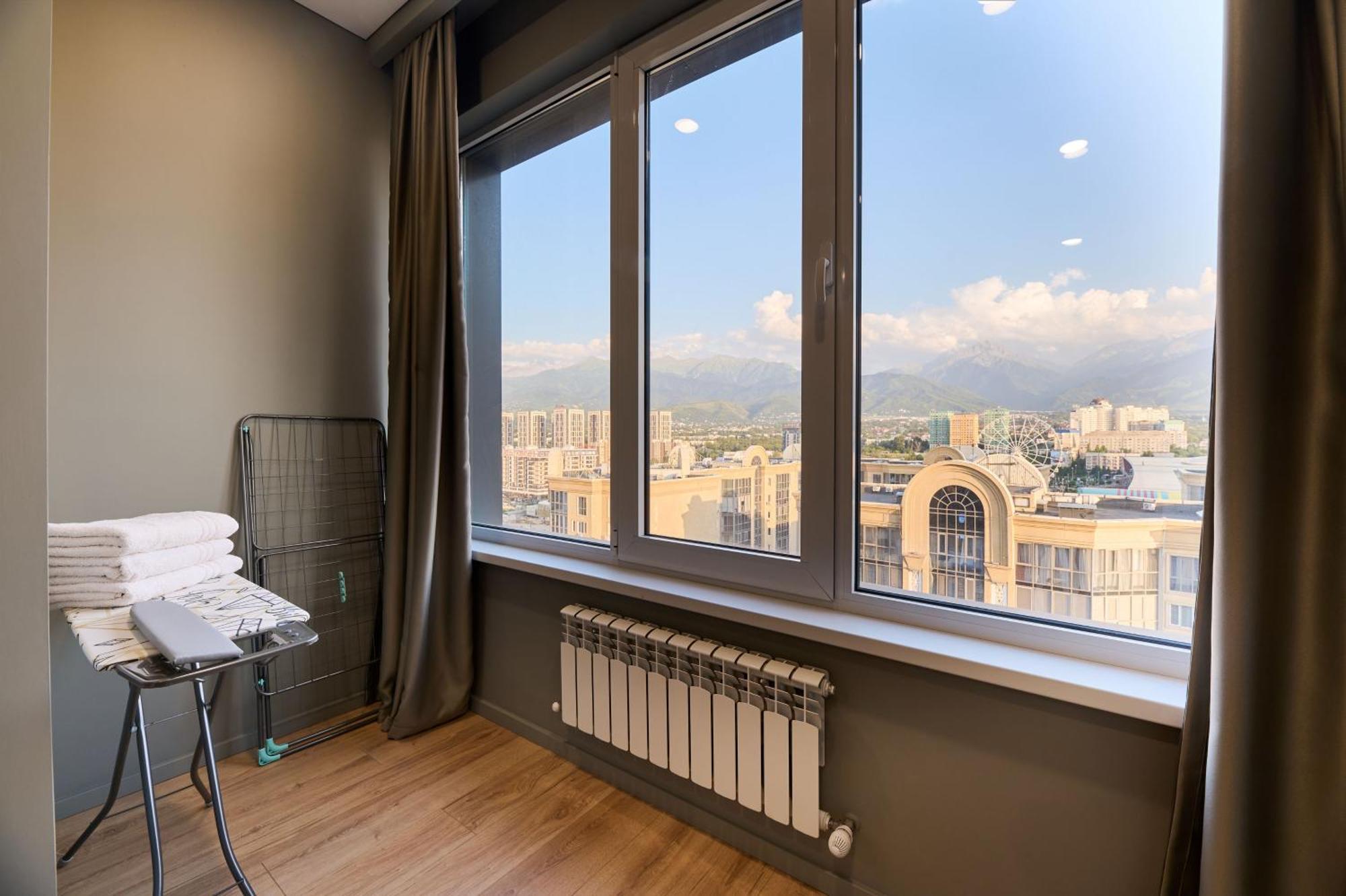 Five Business-Class Rooms In R-House Near Mega Center Almaty Eksteriør bilde