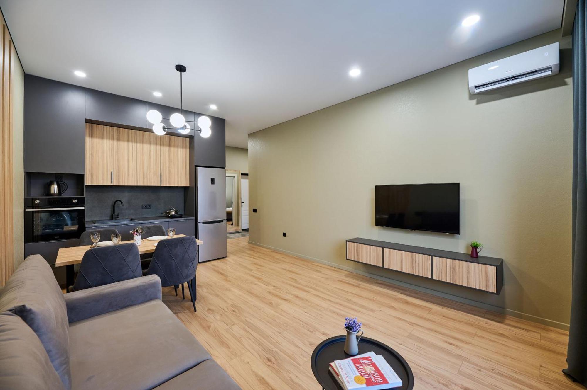 Five Business-Class Rooms In R-House Near Mega Center Almaty Eksteriør bilde