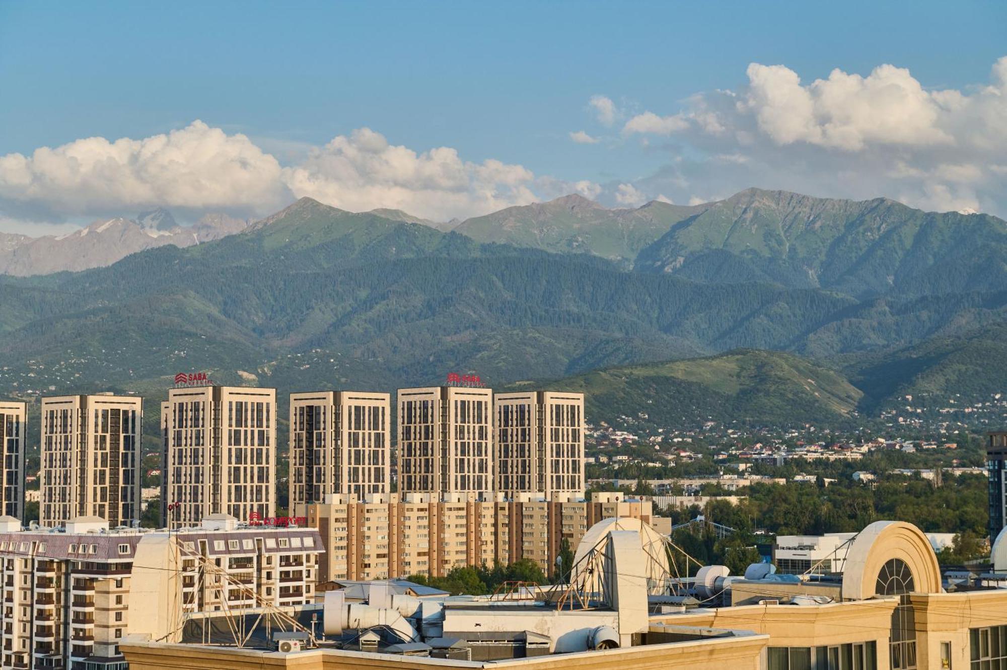 Five Business-Class Rooms In R-House Near Mega Center Almaty Eksteriør bilde