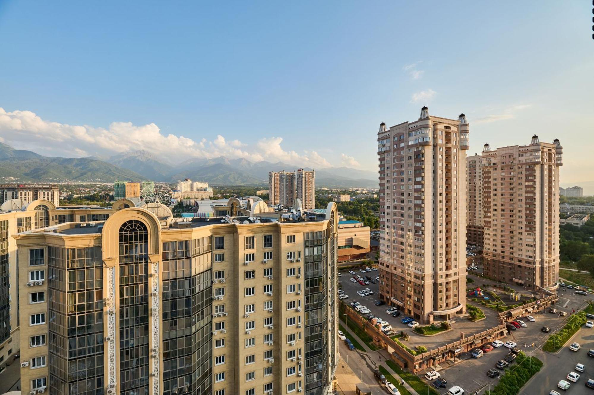 Five Business-Class Rooms In R-House Near Mega Center Almaty Eksteriør bilde