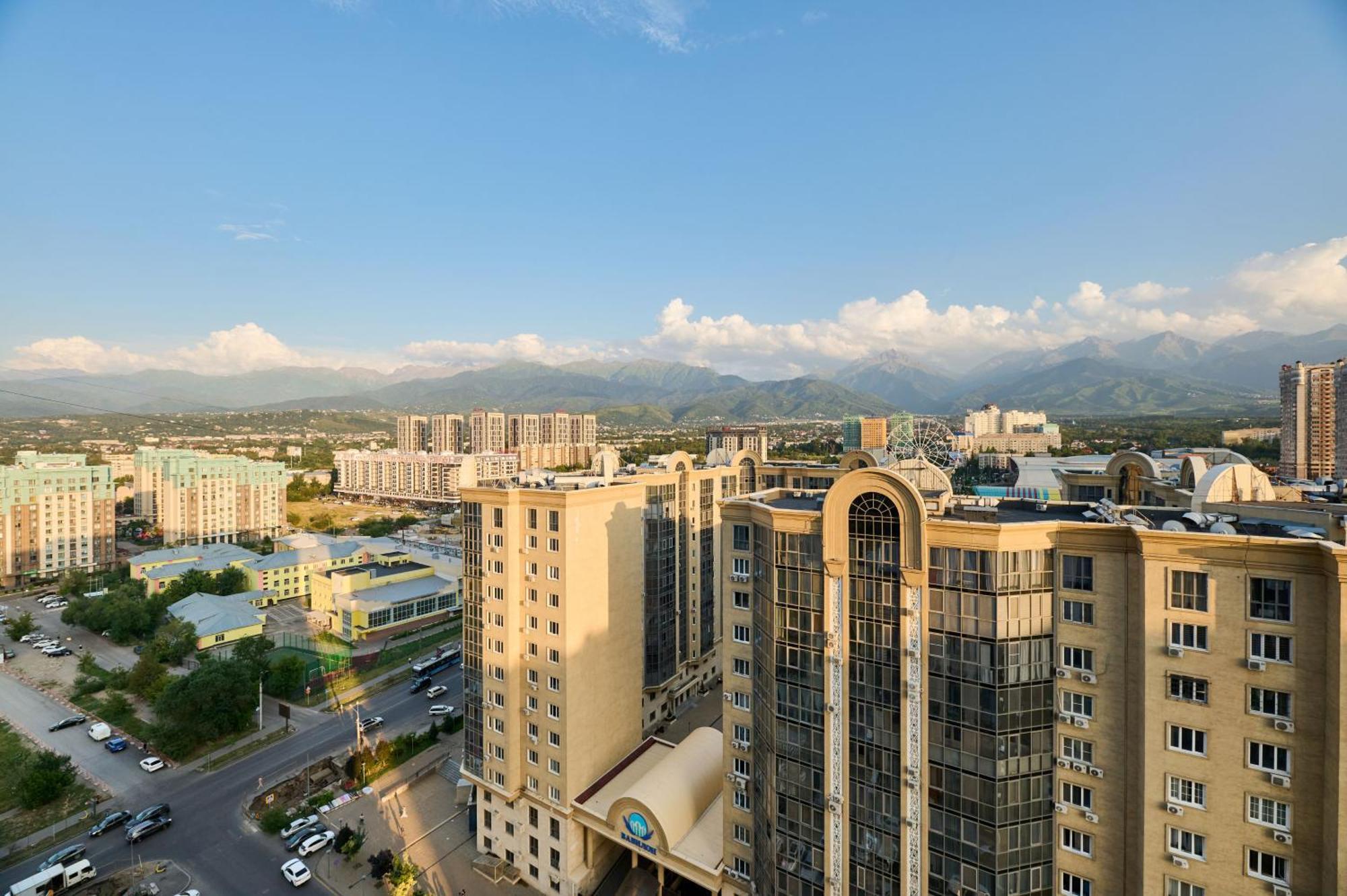 Five Business-Class Rooms In R-House Near Mega Center Almaty Eksteriør bilde